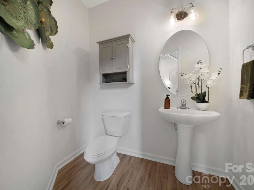 637 Amber Meadows Way, Tega Cay, SC 29708.  MLS# CAR4383765, YatesRealty ID 30162. Powder Room