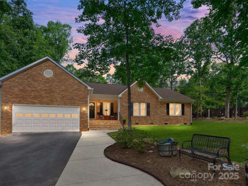 7300 Bailywick Drive, Waxhaw, NC 28173.  MLS# CAR4266190, YatesRealty ID 30163. 