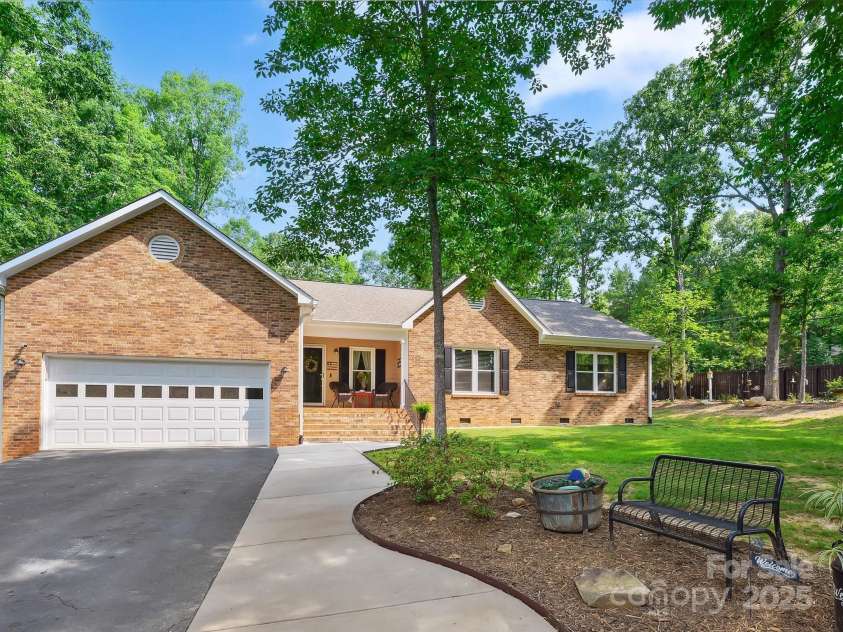 7300 Bailywick Drive, Waxhaw, NC 28173.  MLS# CAR4266190, YatesRealty ID 30163. 