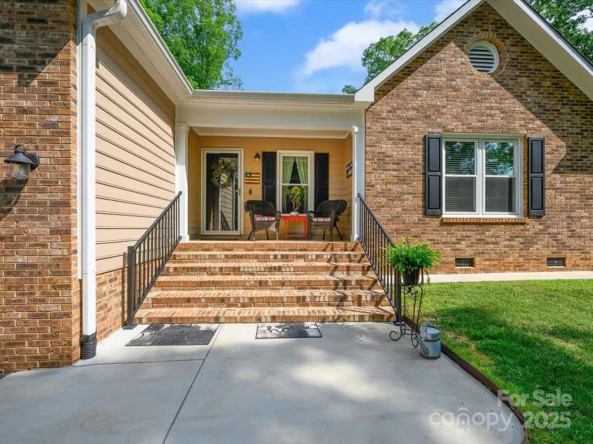 7300 Bailywick Drive, Waxhaw, NC 28173.  MLS# CAR4266190, YatesRealty ID 30163. 