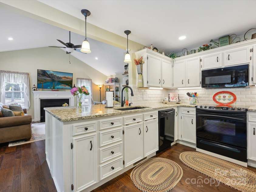 7300 Bailywick Drive, Waxhaw, NC 28173.  MLS# CAR4266190, YatesRealty ID 30163. 