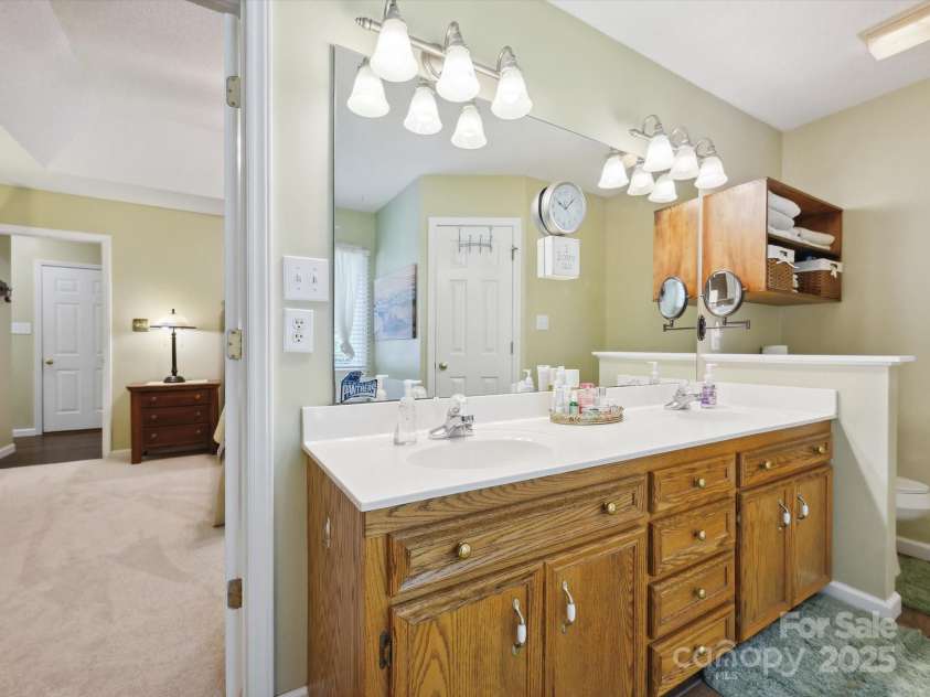 7300 Bailywick Drive, Waxhaw, NC 28173.  MLS# CAR4266190, YatesRealty ID 30163. 