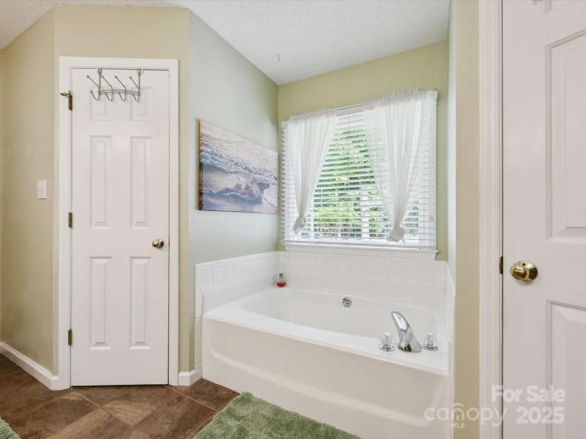 7300 Bailywick Drive, Waxhaw, NC 28173.  MLS# CAR4266190, YatesRealty ID 30163. 