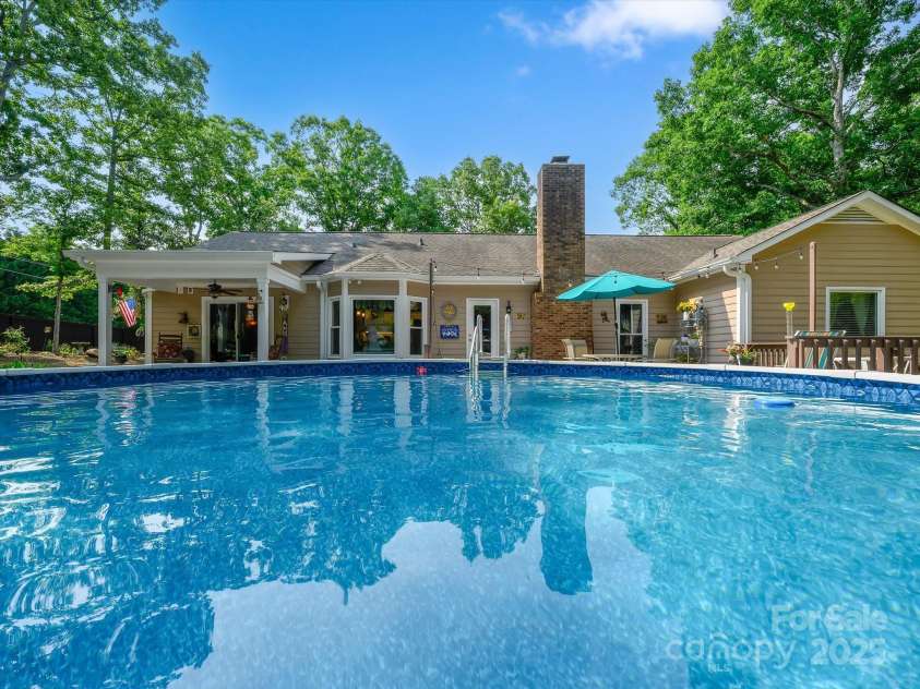 7300 Bailywick Drive, Waxhaw, NC 28173.  MLS# CAR4266190, YatesRealty ID 30163. 