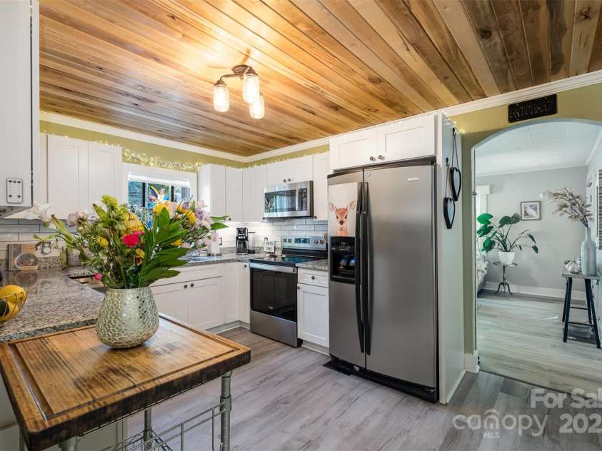 1114 Mountain Street, Kannapolis, NC 28081.  MLS# CAR4277832, YatesRealty ID 30164. Kitchen