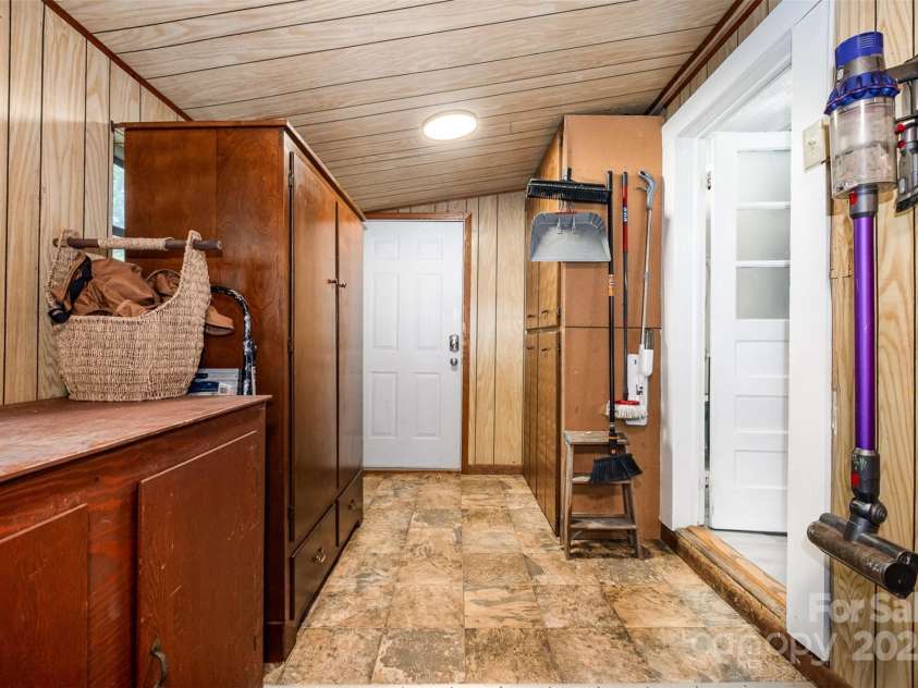 1114 Mountain Street, Kannapolis, NC 28081.  MLS# CAR4277832, YatesRealty ID 30164. Mudroom/Laundry