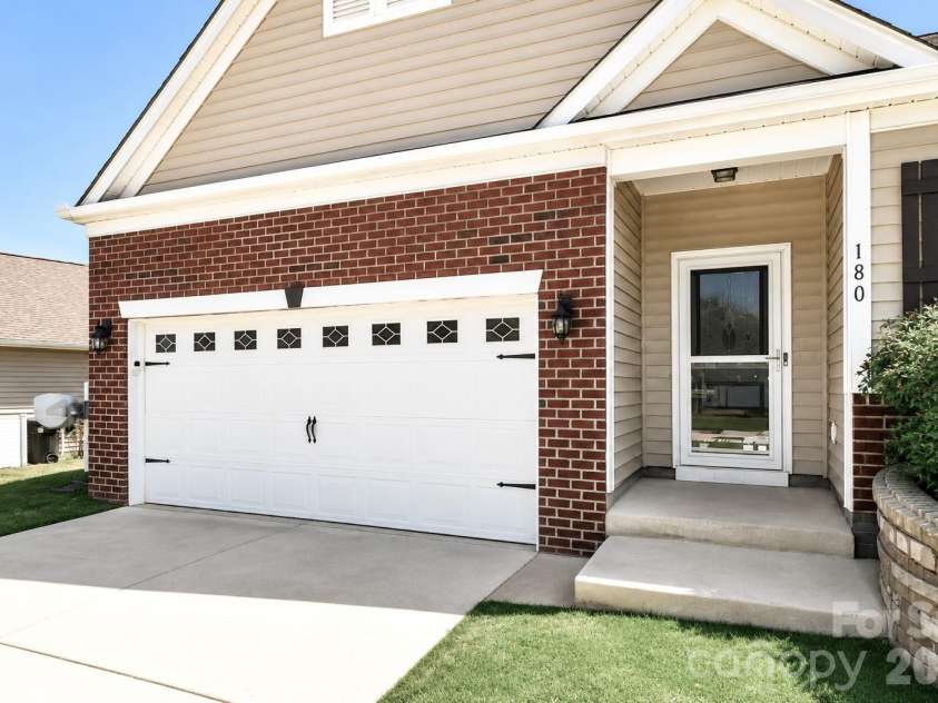180 Cromwell Drive, Mooresville, NC 28115.  MLS# CAR4346533, YatesRealty ID 30164. 