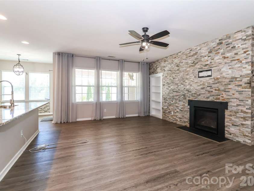 180 Cromwell Drive, Mooresville, NC 28115.  MLS# CAR4346533, YatesRealty ID 30164. 