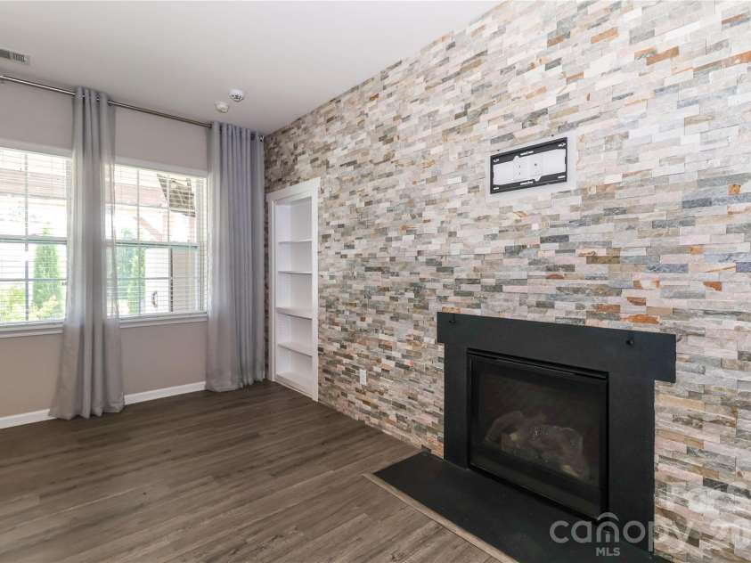 180 Cromwell Drive, Mooresville, NC 28115.  MLS# CAR4346533, YatesRealty ID 30164. 
