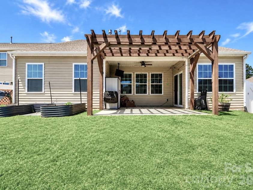 180 Cromwell Drive, Mooresville, NC 28115.  MLS# CAR4346533, YatesRealty ID 30164. 