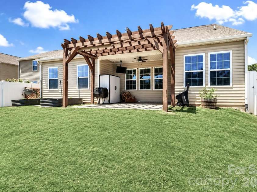 180 Cromwell Drive, Mooresville, NC 28115.  MLS# CAR4346533, YatesRealty ID 30164. 