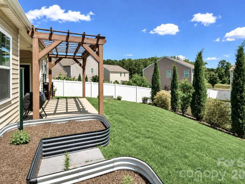 180 Cromwell Drive, Mooresville, NC 28115.  MLS# CAR4346533, YatesRealty ID 30164. 