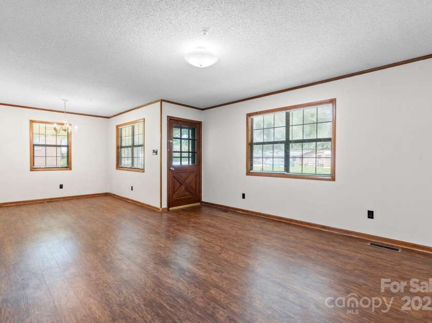 2124 27th Avenue Drive, Hickory, NC 28601.  MLS# CAR4286370, YatesRealty ID 30166. Living room