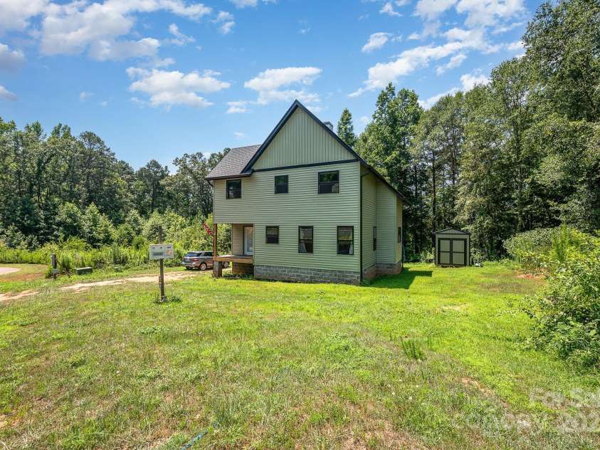 160 Slate Drive, Statesville, NC 28625.  MLS# CAR4274066, YatesRealty ID 30167. 