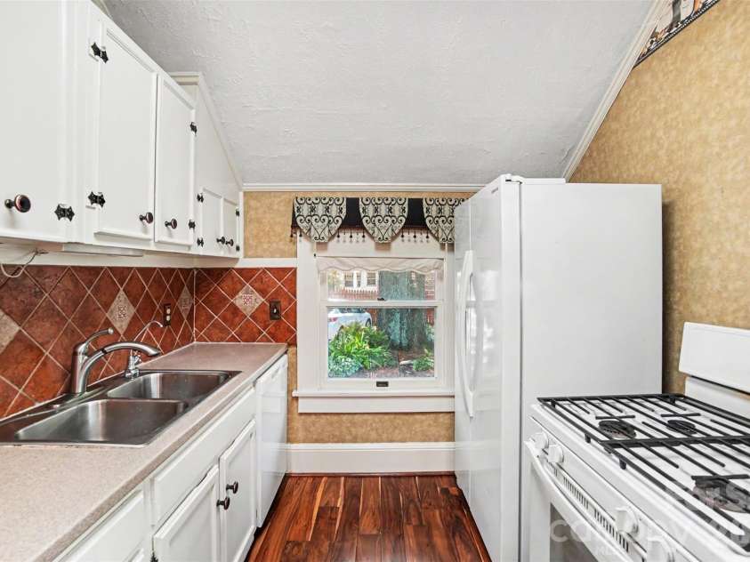415 5th Avenue, Gastonia, NC 28052.  MLS# CAR4374559, YatesRealty ID 30167. Kitchen