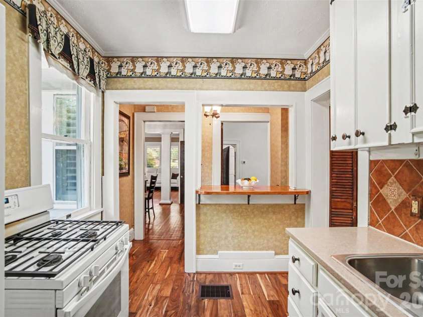 415 5th Avenue, Gastonia, NC 28052.  MLS# CAR4374559, YatesRealty ID 30167. Kitchen