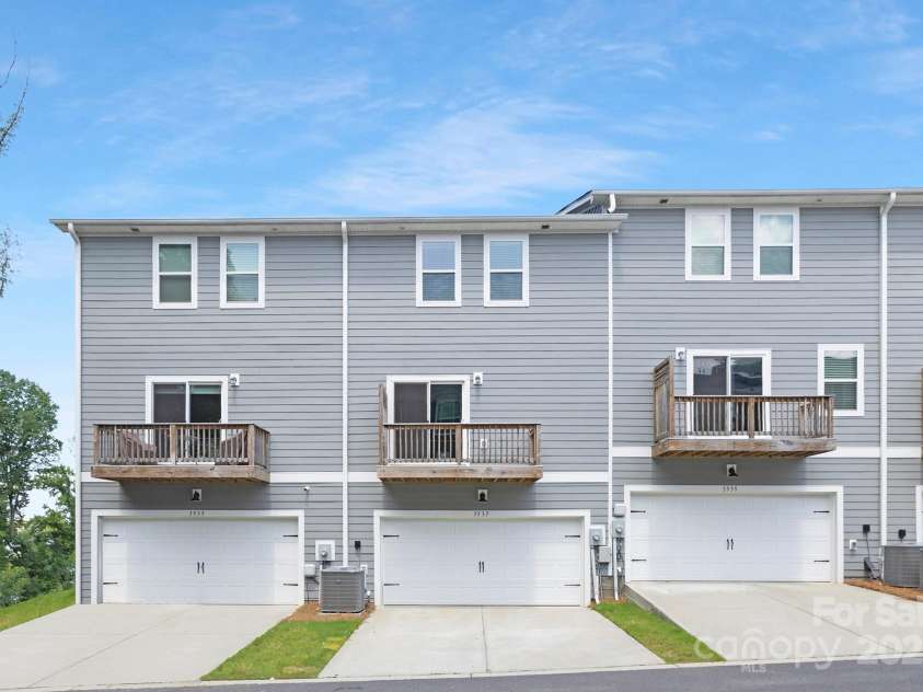 3537 Auburn Curb Road, Charlotte, NC 28217.  MLS# CAR4276014, YatesRealty ID 30169. 