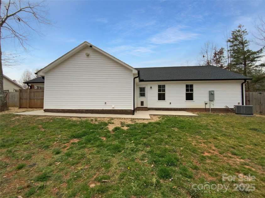 3792 Rolling View Lane, Maiden, NC 28650.  MLS# CAR4230694, YatesRealty ID 3017. 