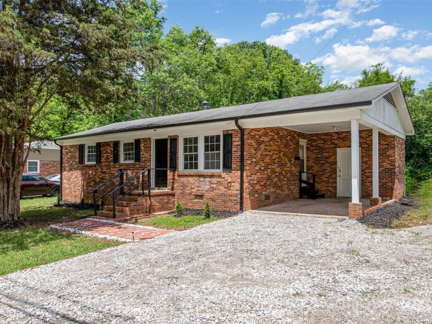 16 Green Street, York, SC 29745.  MLS# CAR4258340, YatesRealty ID 30170. 