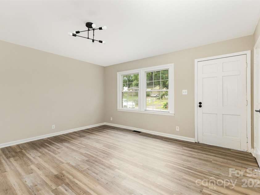 16 Green Street, York, SC 29745.  MLS# CAR4258340, YatesRealty ID 30170. 