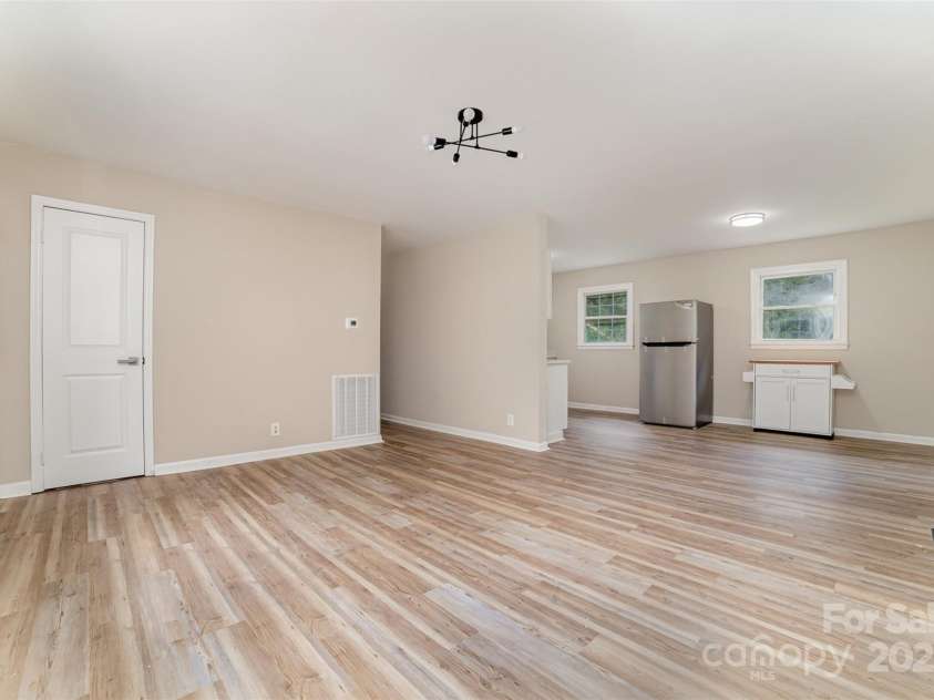 16 Green Street, York, SC 29745.  MLS# CAR4258340, YatesRealty ID 30170. 