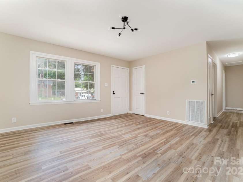 16 Green Street, York, SC 29745.  MLS# CAR4258340, YatesRealty ID 30170. 