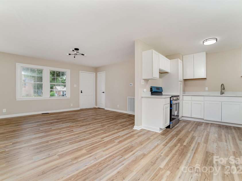 16 Green Street, York, SC 29745.  MLS# CAR4258340, YatesRealty ID 30170. 