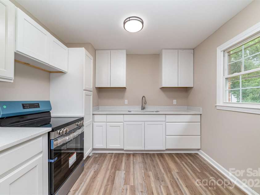 16 Green Street, York, SC 29745.  MLS# CAR4258340, YatesRealty ID 30170. 