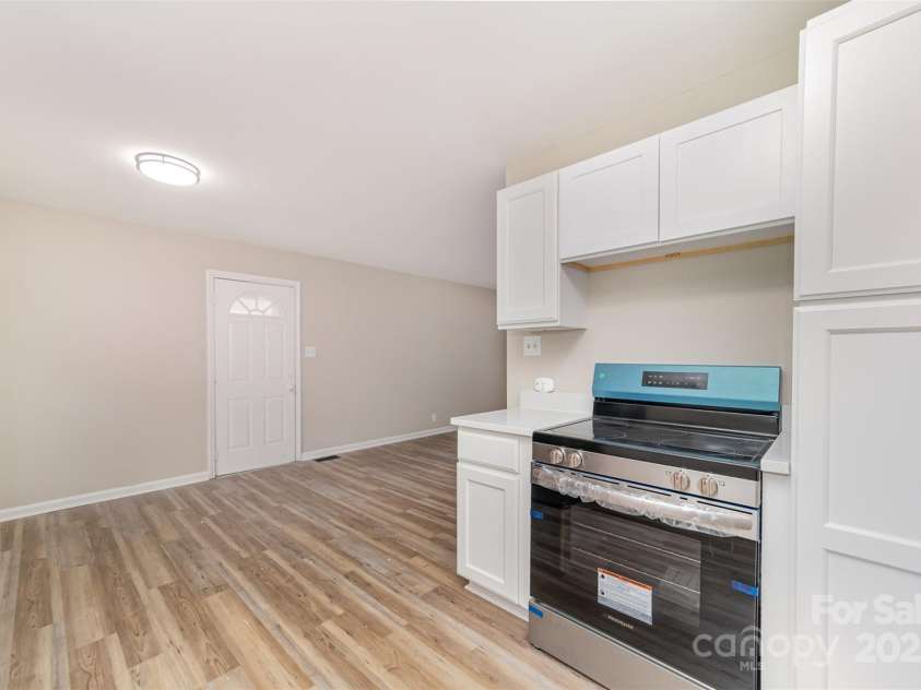 16 Green Street, York, SC 29745.  MLS# CAR4258340, YatesRealty ID 30170. 