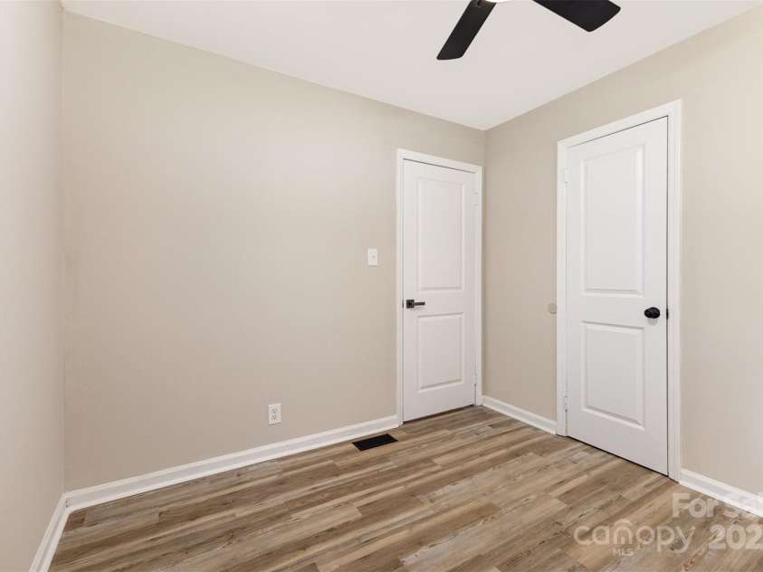 16 Green Street, York, SC 29745.  MLS# CAR4258340, YatesRealty ID 30170. 