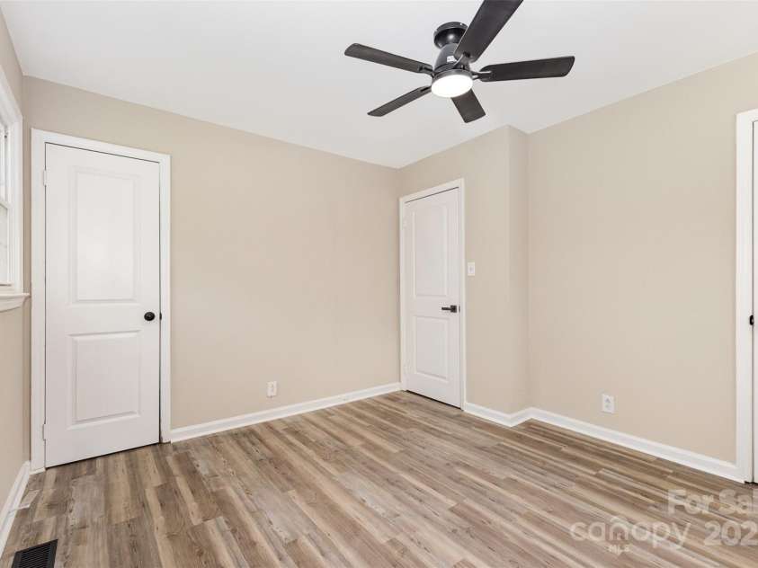 16 Green Street, York, SC 29745.  MLS# CAR4258340, YatesRealty ID 30170. 