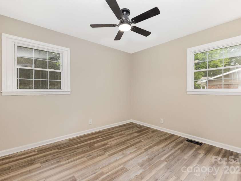 16 Green Street, York, SC 29745.  MLS# CAR4258340, YatesRealty ID 30170. 