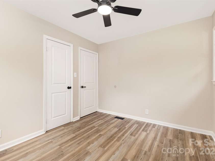 16 Green Street, York, SC 29745.  MLS# CAR4258340, YatesRealty ID 30170. 