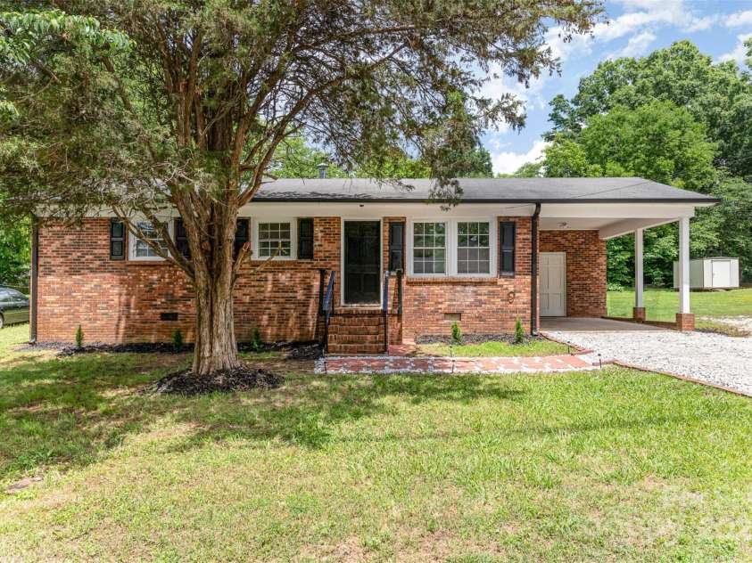 16 Green Street, York, SC 29745.  MLS# CAR4258340, YatesRealty ID 30170. 