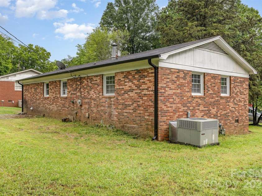 16 Green Street, York, SC 29745.  MLS# CAR4258340, YatesRealty ID 30170. 