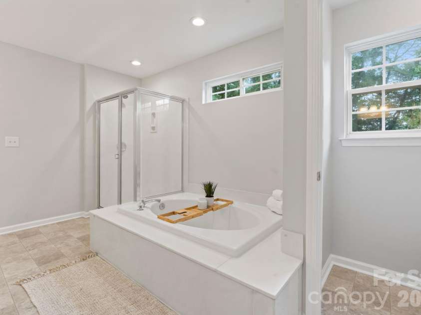 2435 Smith Cove Road, Denver, NC 28037.  MLS# CAR4386315, YatesRealty ID 30170. Secondary Primary Bath. Second Floor, Bedroom 2