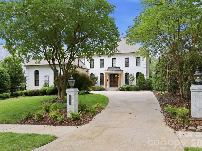 2021 Coniston Place, Charlotte, NC 28207.  MLS# CAR4386346, YatesRealty ID 30172. 
