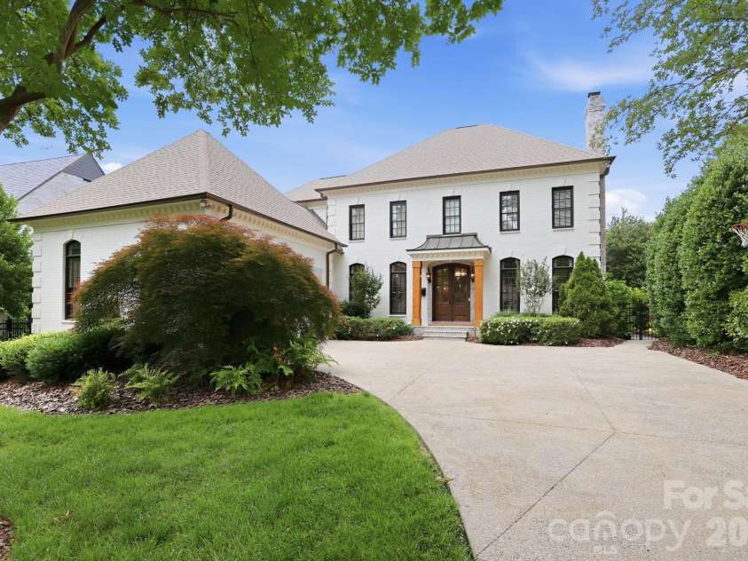 2021 Coniston Place, Charlotte, NC 28207.  MLS# CAR4386346, YatesRealty ID 30172. 