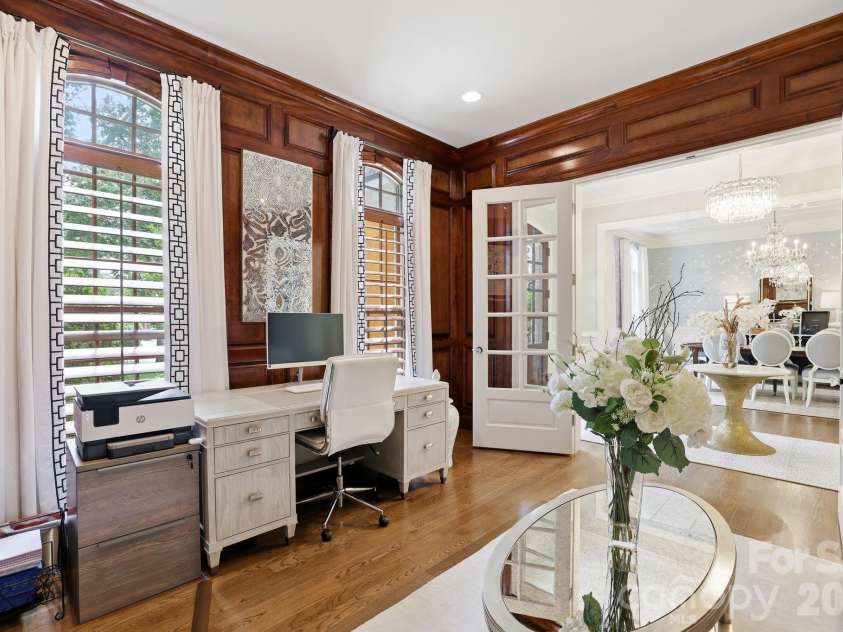 2021 Coniston Place, Charlotte, NC 28207.  MLS# CAR4386346, YatesRealty ID 30172. 
