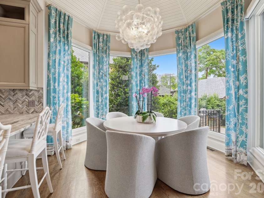 2021 Coniston Place, Charlotte, NC 28207.  MLS# CAR4386346, YatesRealty ID 30172. 
