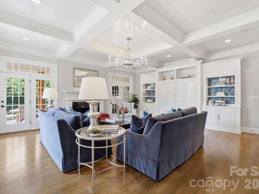 2021 Coniston Place, Charlotte, NC 28207.  MLS# CAR4386346, YatesRealty ID 30172. 