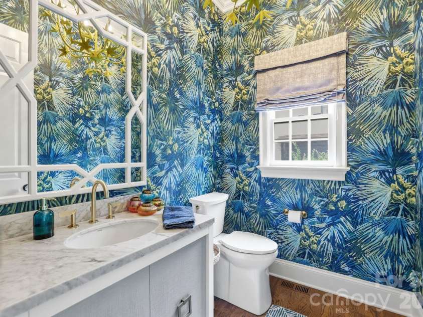 2021 Coniston Place, Charlotte, NC 28207.  MLS# CAR4386346, YatesRealty ID 30172. 