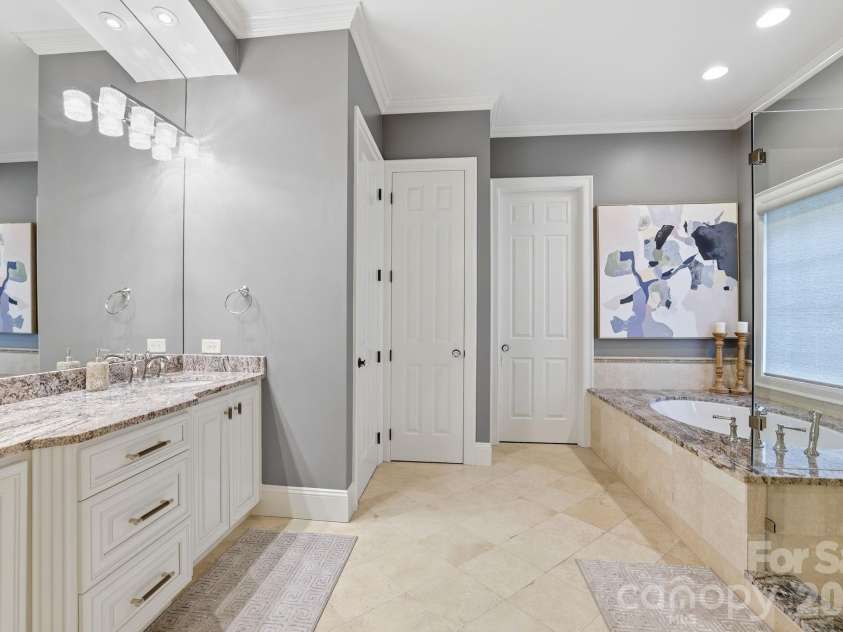2021 Coniston Place, Charlotte, NC 28207.  MLS# CAR4386346, YatesRealty ID 30172. 