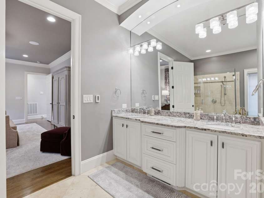 2021 Coniston Place, Charlotte, NC 28207.  MLS# CAR4386346, YatesRealty ID 30172. 