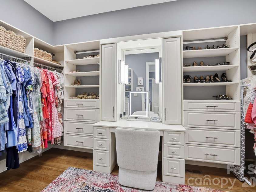 2021 Coniston Place, Charlotte, NC 28207.  MLS# CAR4386346, YatesRealty ID 30172. 