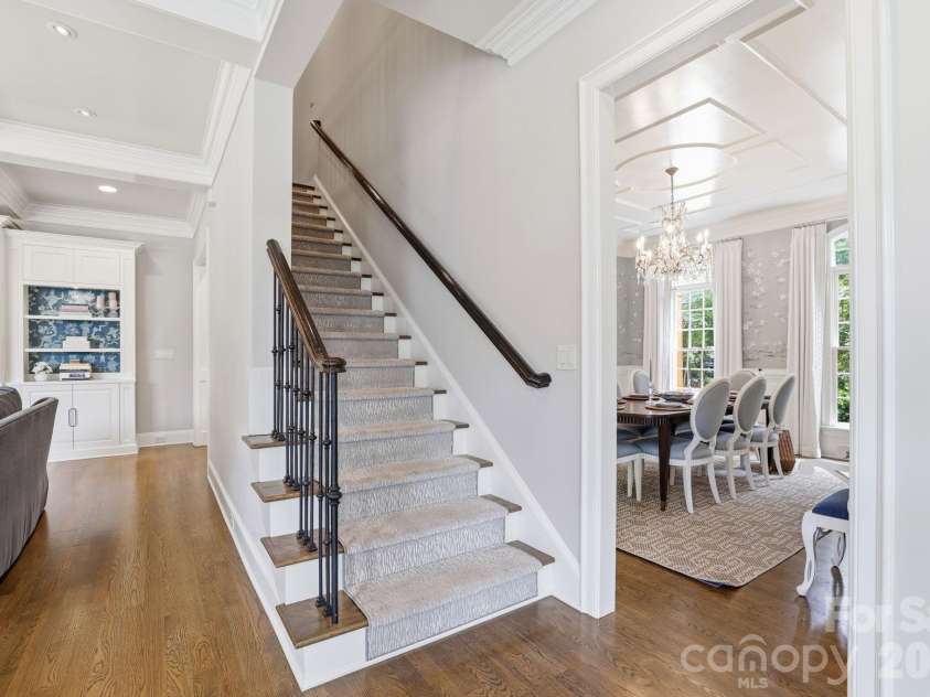 2021 Coniston Place, Charlotte, NC 28207.  MLS# CAR4386346, YatesRealty ID 30172. 