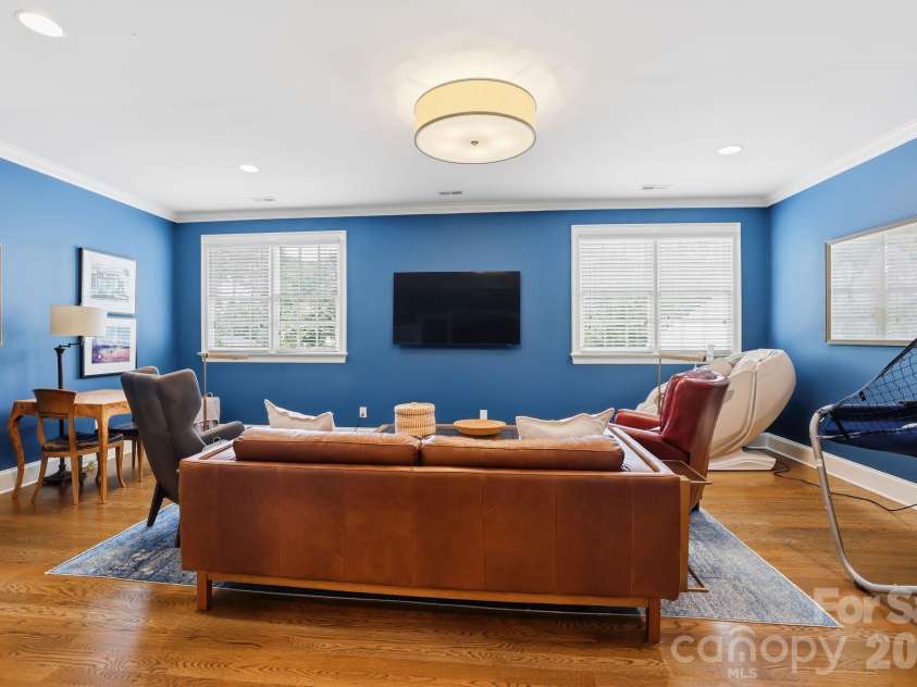2021 Coniston Place, Charlotte, NC 28207.  MLS# CAR4386346, YatesRealty ID 30172. 