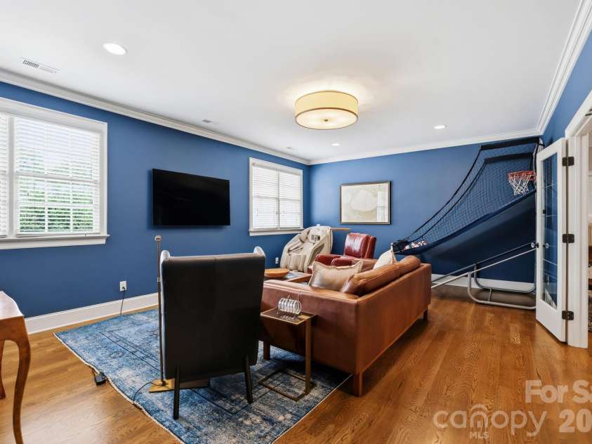 2021 Coniston Place, Charlotte, NC 28207.  MLS# CAR4386346, YatesRealty ID 30172. 