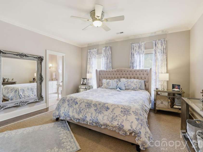 2021 Coniston Place, Charlotte, NC 28207.  MLS# CAR4386346, YatesRealty ID 30172. 