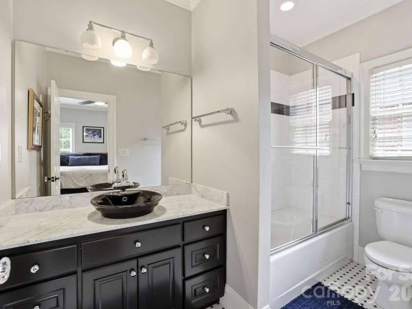 2021 Coniston Place, Charlotte, NC 28207.  MLS# CAR4386346, YatesRealty ID 30172. 